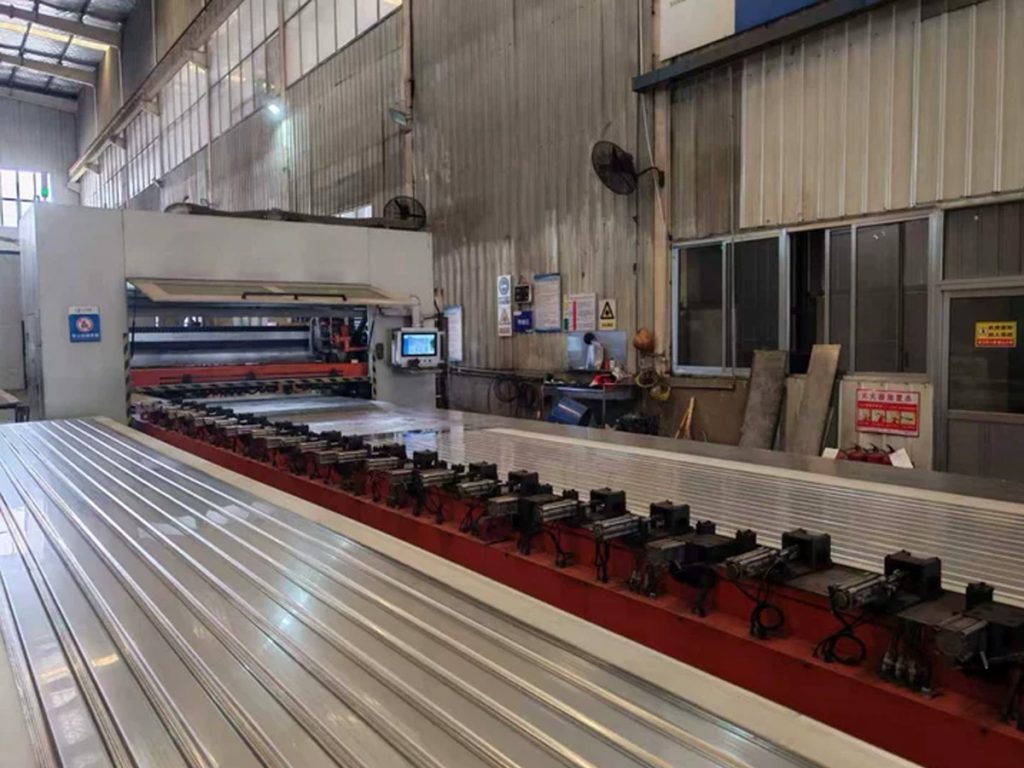 Large-format-pressure-vessel-welding-unit